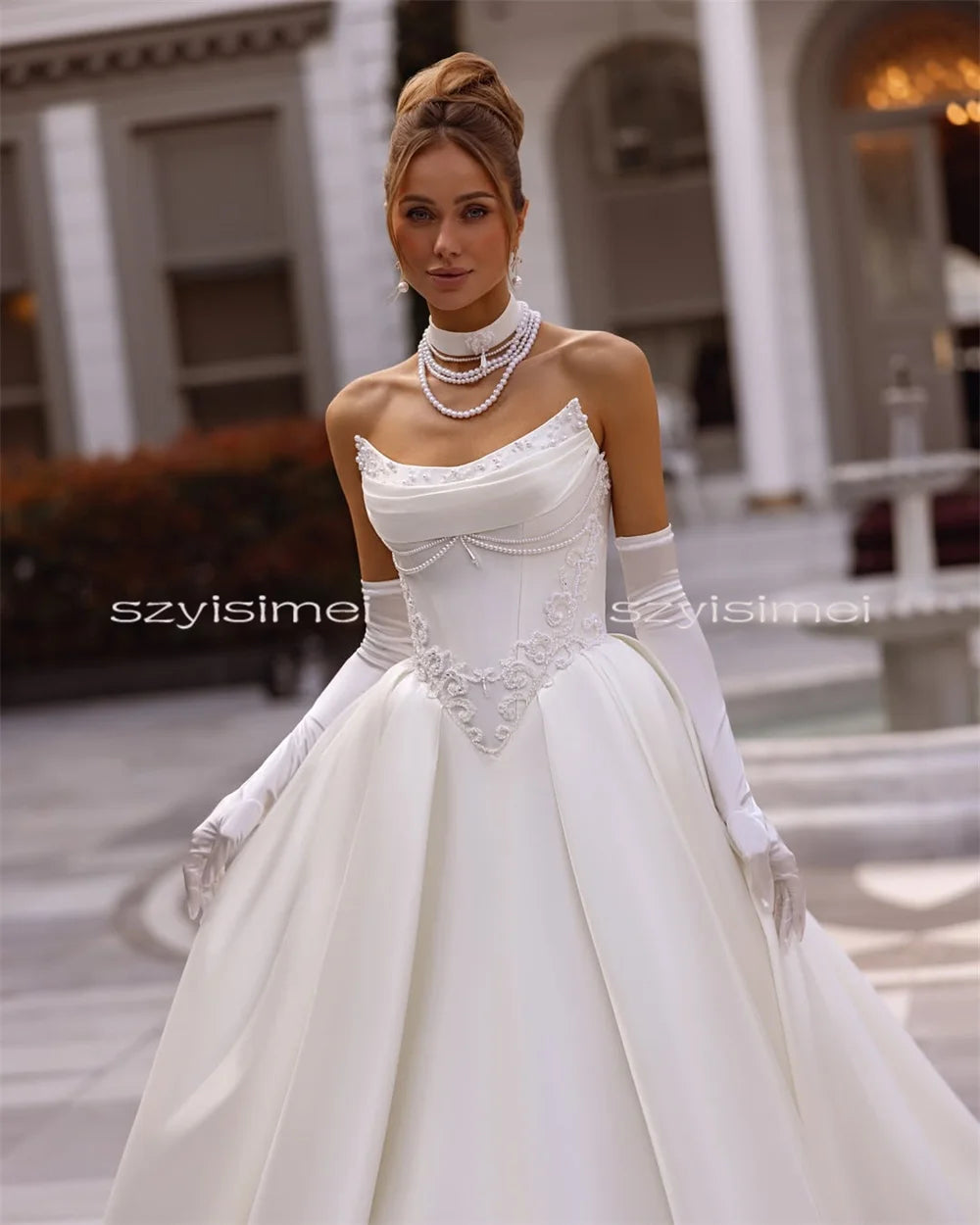 Fashion Strapless Lace Appliques A-Line Satin Bridal Gown Back Corset Evening Wedding Dress Customizable Size And Color