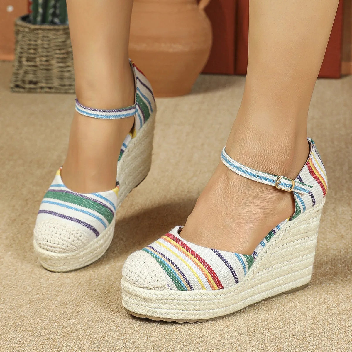 LIHUAMAO Bohemian Round Toe Platform Wedge Ankle Strap Sandals